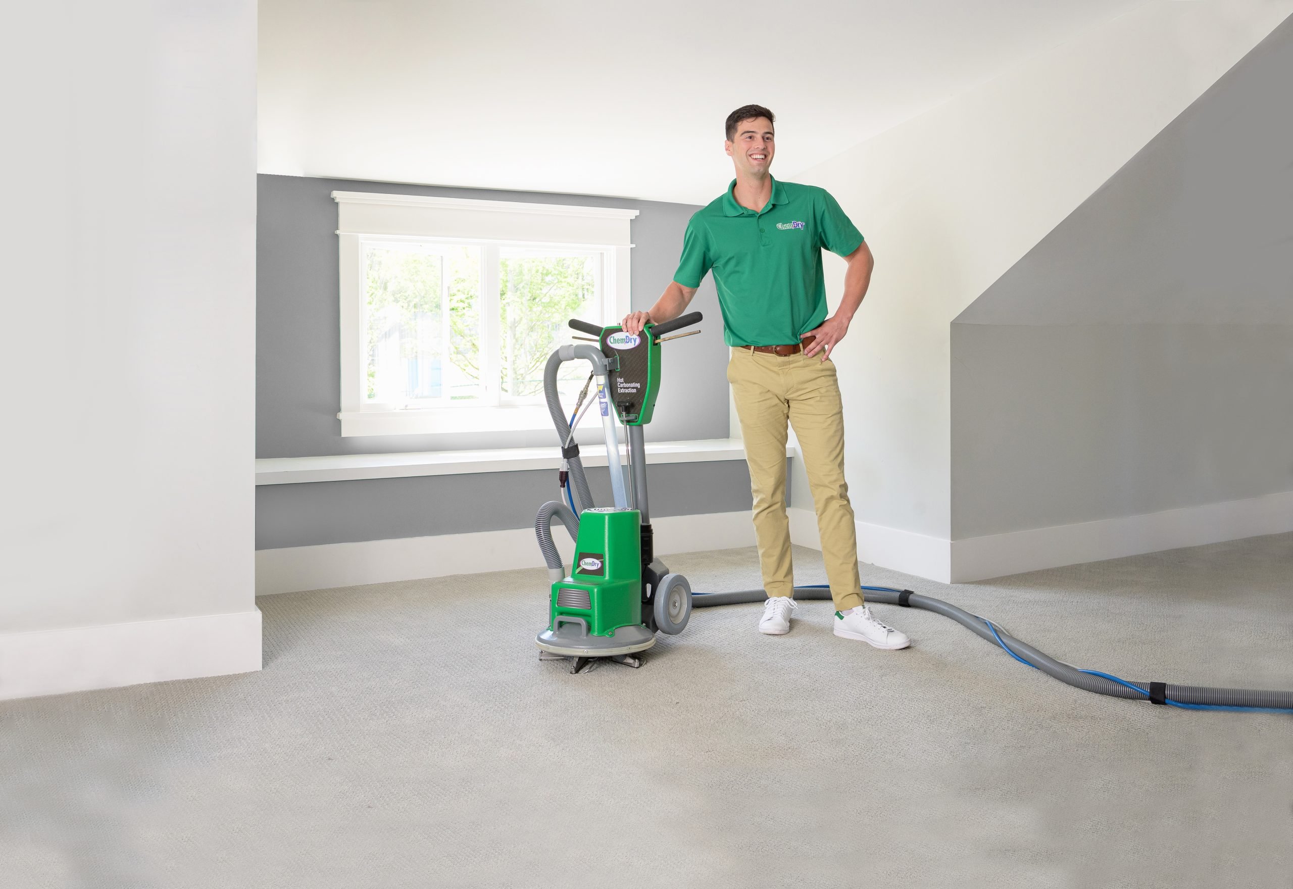 Tech with Powerhead carpet cleaning technician